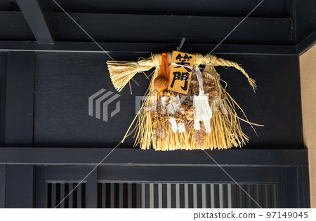 Shomon Shimenawa at Gion Ochaya, Kyoto Prefecture 97149045