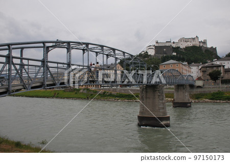 奧地利，薩爾茨堡，Salzach 河，莫扎特橋，Hohensalzburg 堡壘 97150173