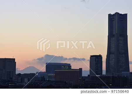 Yokohama Minatomirai Mt. Fuji 97150640