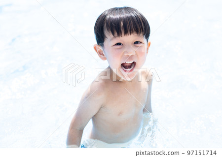 Infants playing in the pool 97151714