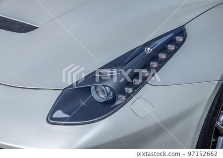 Headlight of the old car 97152662