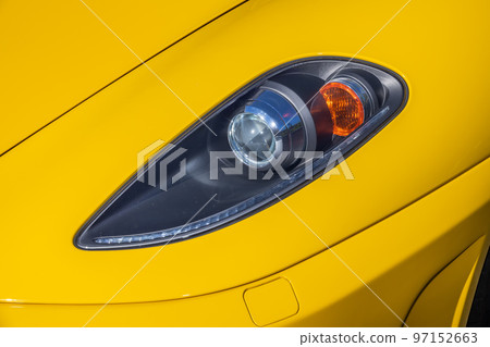 Headlight of the old car 97152663