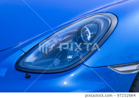 Headlight of the old car 97152664