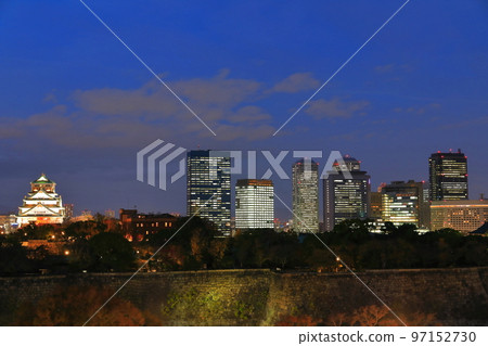 [Osaka Prefecture] Night view of Osaka Castle and Osaka Business Park 97152730
