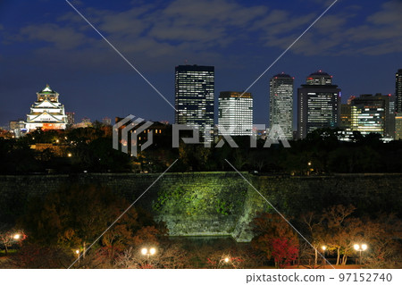 [大阪府]大阪城和大阪商業園的夜景 97152740