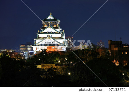 [大阪府]大阪城天守閣的夜景 97152751