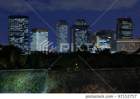 [大阪府]大阪商業園和大阪城公園的夜景 97152757