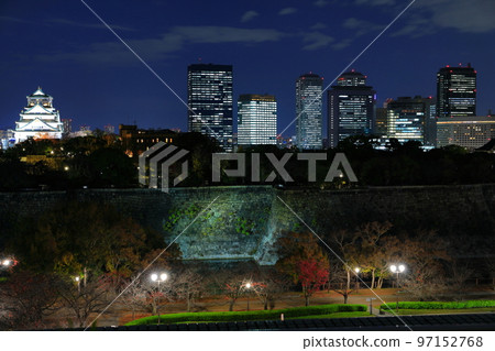 [大阪府]大阪城和大阪商業園的夜景 97152768