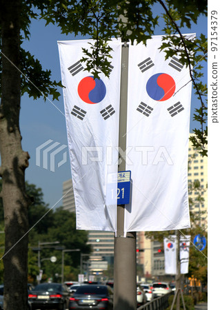 路邊懸掛的國旗（韓國） 97154379