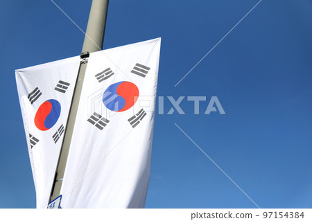 路邊懸掛的國旗(韓國) 路邊懸掛的國旗(韓國) 97154384
