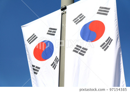 路邊懸掛的國旗(韓國) 路邊懸掛的國旗(韓國) 97154385
