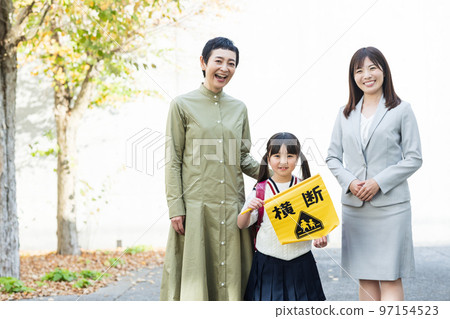 看守學校的媽媽和老師 97154523