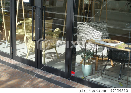 陽光明媚的室內商店 97154810