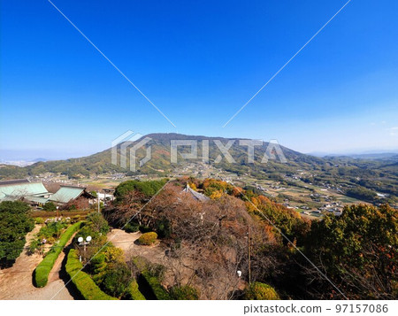 從旭山森林公園看到的像頭山[香川縣三豐市高瀨町] 97157086