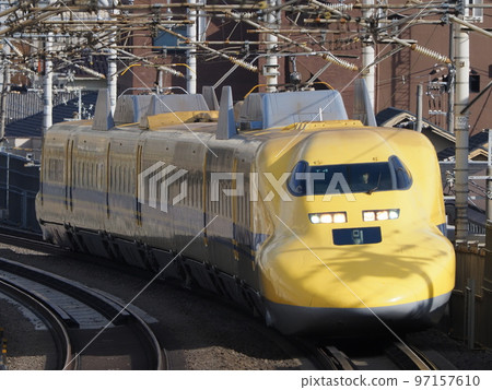 Doctor Yellow near Yamashina 97157610