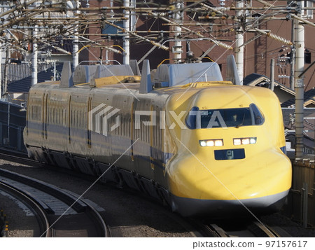 Doctor Yellow near Yamashina 97157617