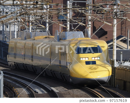 Doctor Yellow near Yamashina 97157619