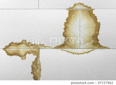 Stains and stains on residential ceilings. image of reform. 97157902