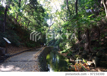 Autumn's iso-torrent valley 97158300