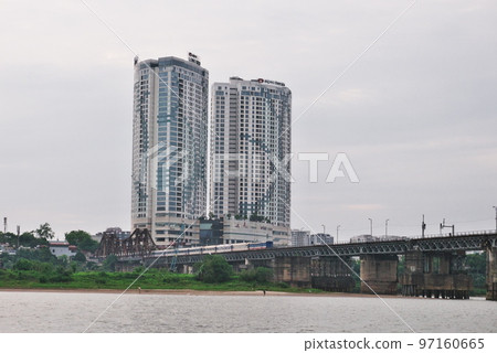 Long Bien Bridge / Hanoi, Vietnam 97160665