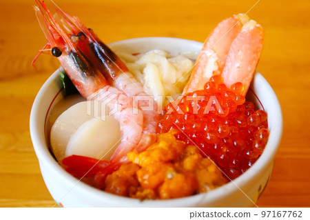 Seafood rice bowl, a staple of Hokkaido gourmet 97167762