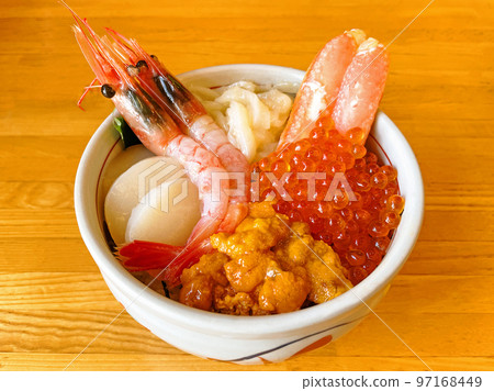北海道美食的主食海鮮蓋飯 北海道美食的主食海鮮蓋飯 97168449