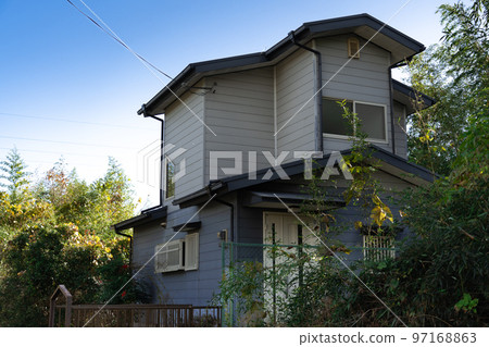 Utilization of vacant houses 97168863