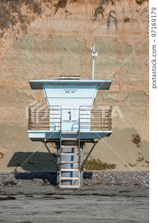 San Diego, USA. September 20, 2022. Empty lifeguard tower on sandy beach with mountain in the background during sunny day San Diego, USA. September 20, 2022. Empty lifeguard tower on sandy beach with mountain in the background during sunny day 97169179