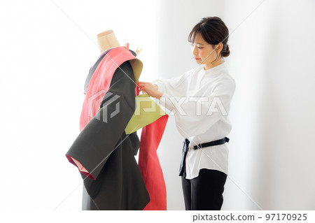 梳妝台穿衣班 梳妝台穿衣班 97170925