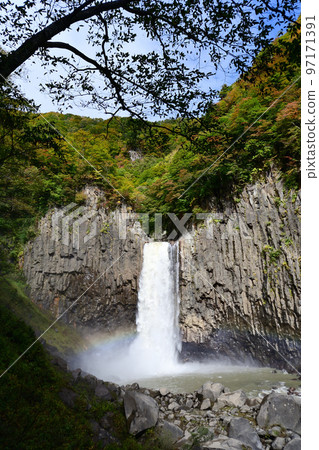 Naena Falls and the basin of the waterfall with a dynamic flow when the autumn leaves have begun Naena Falls and the basin of the waterfall with a dynamic flow when the autumn leaves have begun 97171391