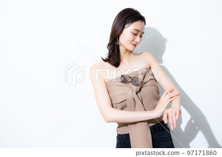 夏季身體護理形象 97171860