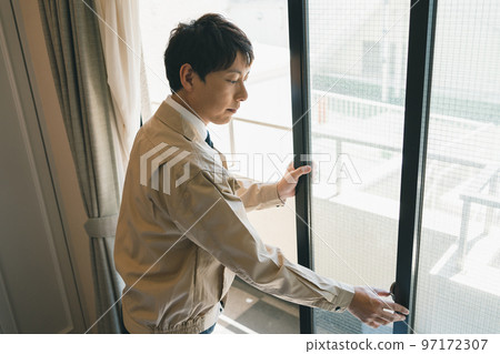 windows and contractors 97172307