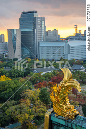 [大阪城公園] 大阪城天守閣、黃金鐵塔和街景[觀景台] 97172786