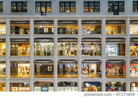 [Tokyo] Interior of KITTE, a commercial facility operated by Japan Post 97173809