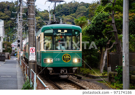 開往鎌倉的江之電 開往鎌倉的江之電 97174186