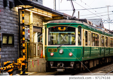 Enoden stopped at the platform 97174188