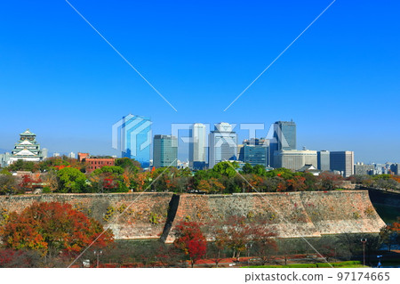 [大阪]陽光明媚的大阪城和大阪商業園 97174665