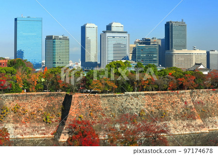 [大阪府]大阪商業園和大阪城公園晴朗的天氣 97174678