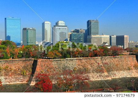 [大阪府]大阪商業園和大阪城公園晴朗的天氣 97174679