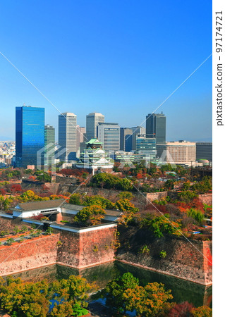 [大阪]陽光明媚的大阪城和大阪商業園 97174721