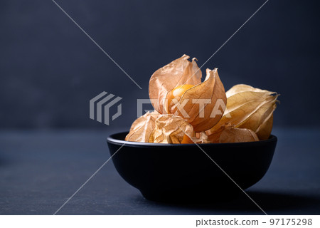 Cape gooseberry, golden berry or ground cherry (Physalis peruviana), Ripe orange fruit 97175298