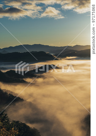 Sea of clouds 97175868