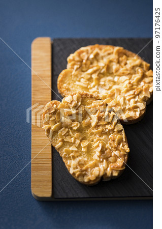 焦糖杏仁麵包幹 97176425