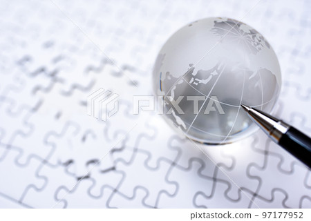 Globe on jigsaw puzzle 最後一塊 Focus Kyushu Korea 標準色 97177952
