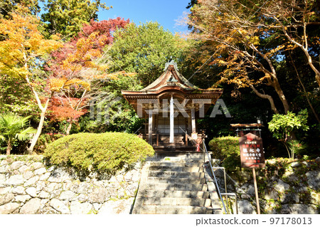 Kanshin-ji Temple (Chinjudo) [Kanashi Imperial Mother Temple] [Kawachinagano City, Osaka Prefecture] 97178013