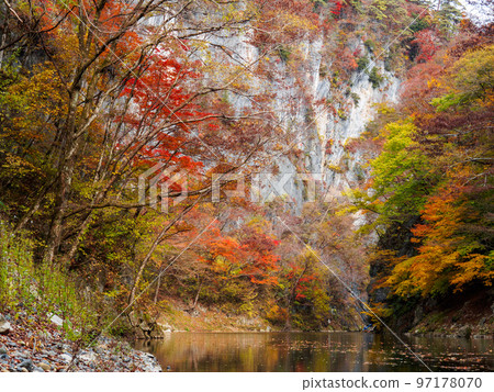 Autumn Nanjing River Autumn Nanjing River 97178070