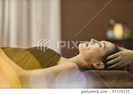 Esthetic head massage relaxation Esthetic head massage relaxation 97178155