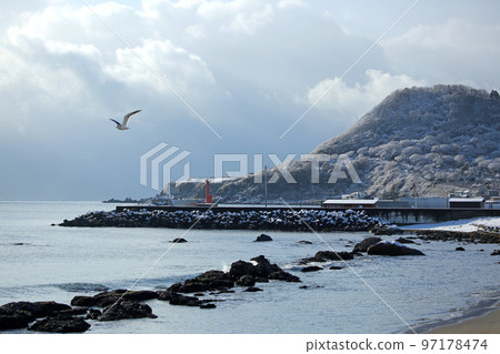 Image of the sea in winter Hokkaido Hakodate Coast around Cape Tachimachi 97178474