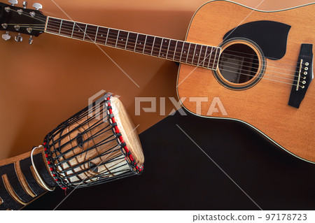 Flat lay, music background with acoustic guitar and drum. 97178723