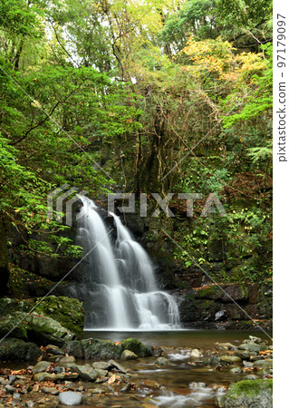 Arataki, one of the 48 waterfalls of Takihata (Kawachinagano City, Osaka Prefecture) Arataki, one of the 48 waterfalls of Takihata (Kawachinagano City, Osaka Prefecture) 97179097